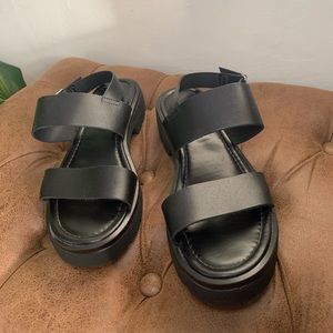 🌙 Steve Madden Sandals 🌙